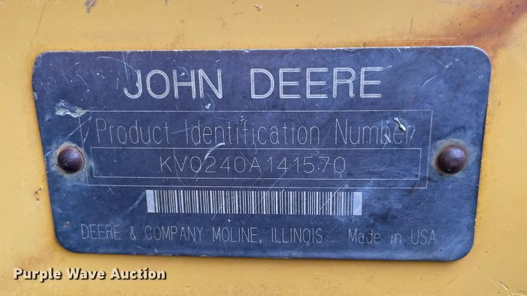 image for item MR9289 1999 John Deere 240  skid steer loader