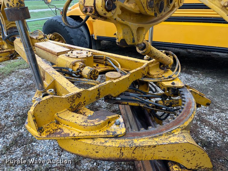 image for item MR9290 1977 Caterpillar 12G  motor grader