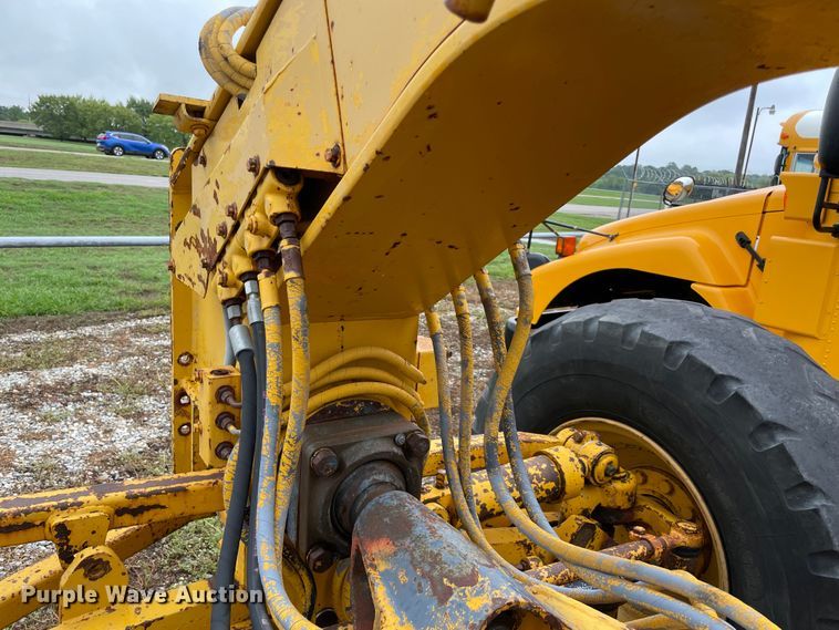 image for item MR9290 1977 Caterpillar 12G  motor grader