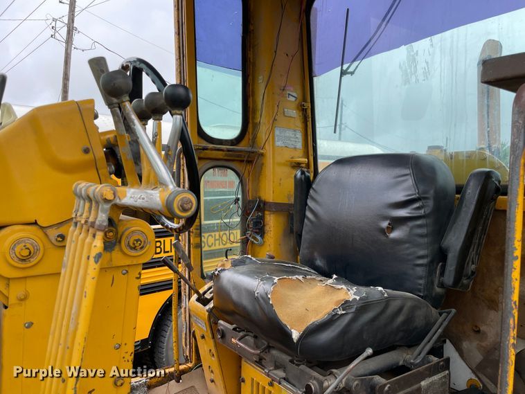 image for item MR9290 1977 Caterpillar 12G  motor grader