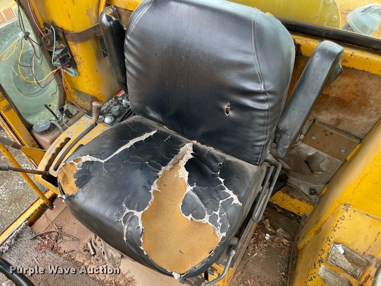 image for item MR9290 1977 Caterpillar 12G  motor grader