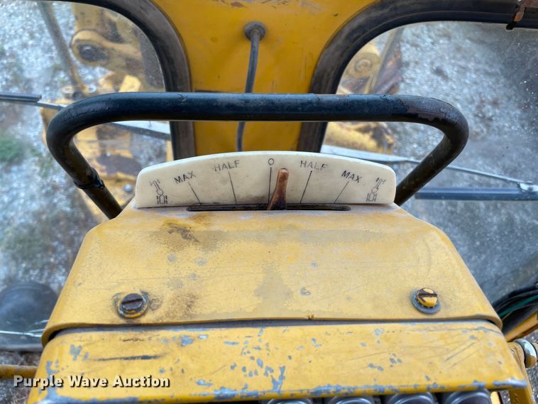 image for item MR9290 1977 Caterpillar 12G  motor grader