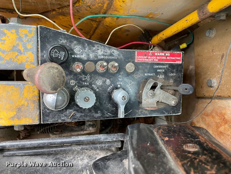 image for item MR9290 1977 Caterpillar 12G  motor grader