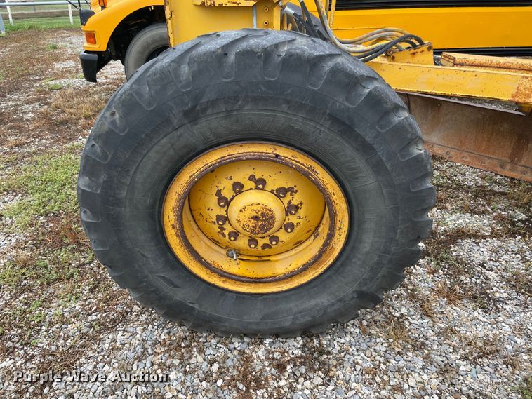 image for item MR9290 1977 Caterpillar 12G  motor grader