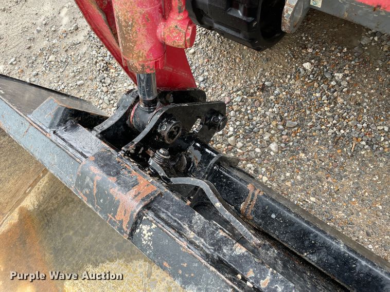 image for item MR9295 2017 Takeuchi TL10V2  tracked skid steer loader