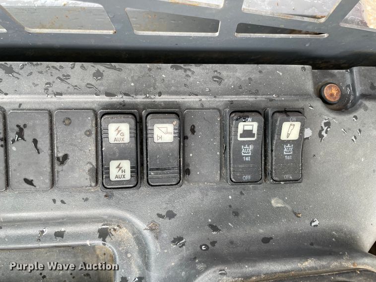 image for item MR9295 2017 Takeuchi TL10V2  tracked skid steer loader