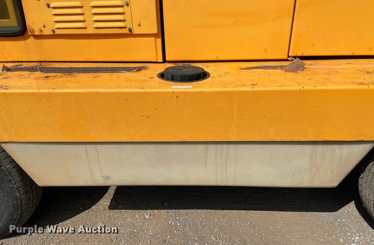 image for item MR9296 2007 Rosco Sweep Pro 4830  broom