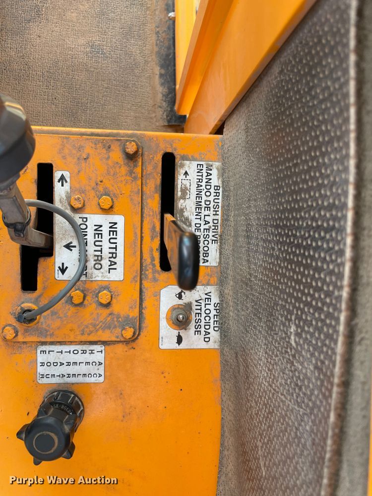 image for item MR9296 2007 Rosco Sweep Pro 4830  broom