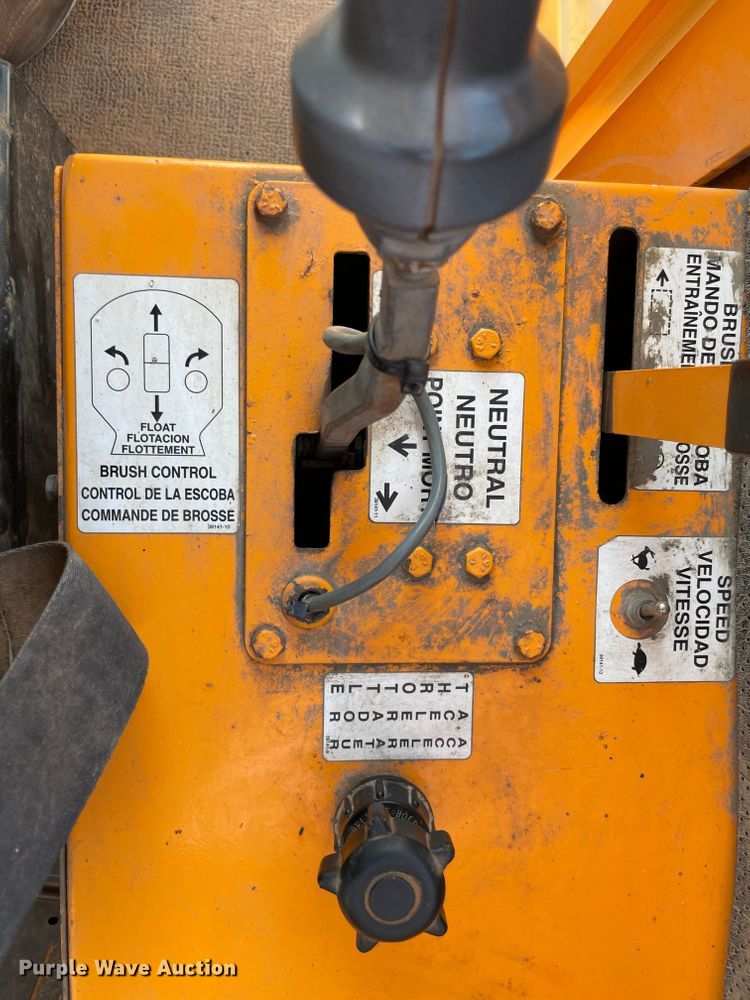 image for item MR9296 2007 Rosco Sweep Pro 4830  broom