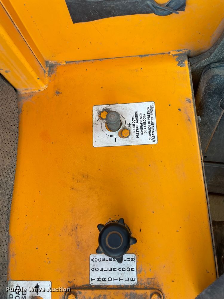 image for item MR9296 2007 Rosco Sweep Pro 4830  broom