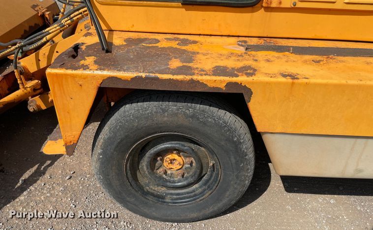 image for item MR9296 2007 Rosco Sweep Pro 4830  broom