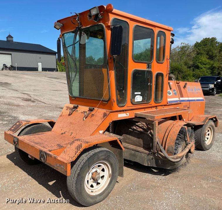 2010 Broce RJT350 broom in Goldsby, OK | Item MR9297 sold | Purple Wave