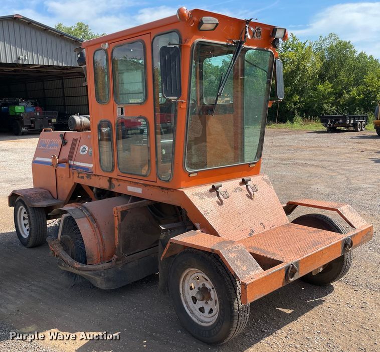 2010 Broce RJT350 broom in Goldsby, OK | Item MR9297 sold | Purple Wave