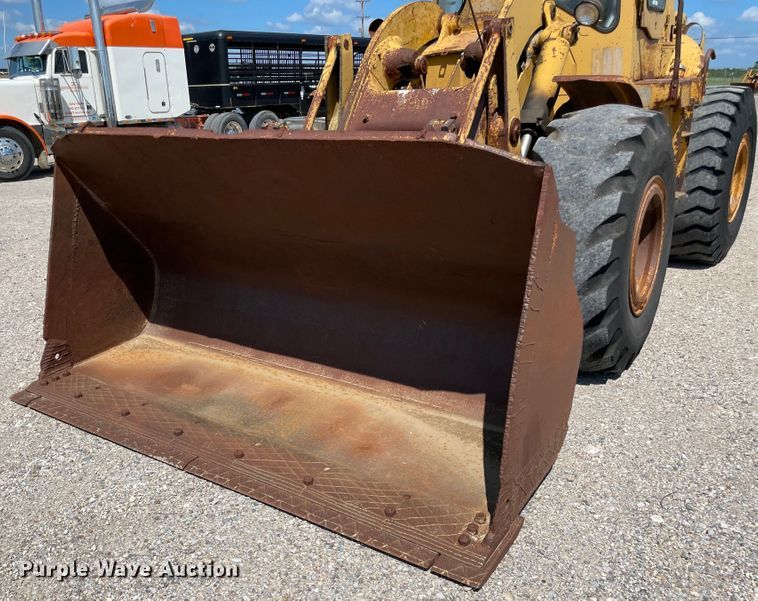 image for item MR9324 1972 Caterpillar 950  wheel loader