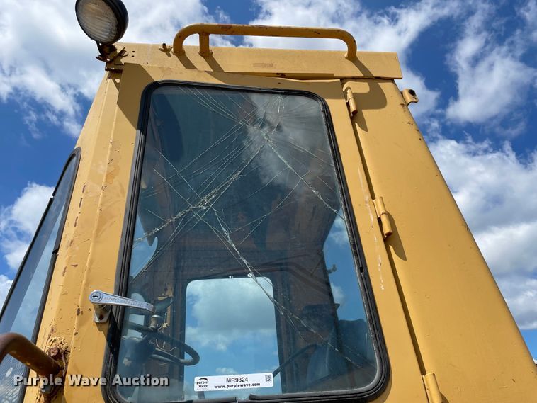 image for item MR9324 1972 Caterpillar 950  wheel loader