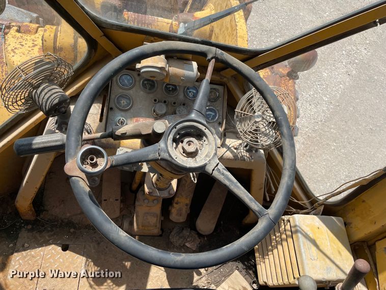 image for item MR9324 1972 Caterpillar 950  wheel loader