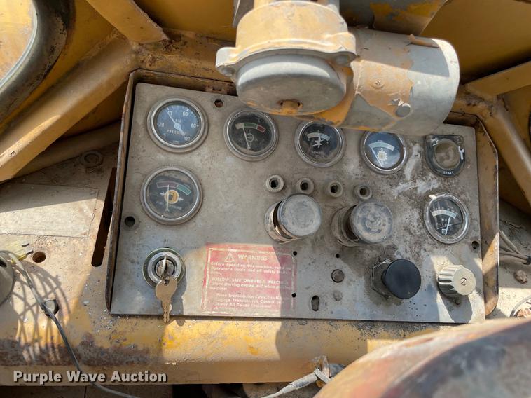 image for item MR9324 1972 Caterpillar 950  wheel loader