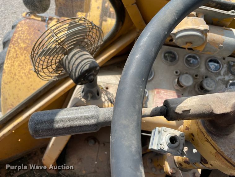 image for item MR9324 1972 Caterpillar 950  wheel loader