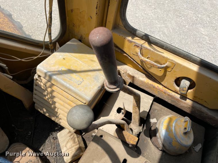 image for item MR9324 1972 Caterpillar 950  wheel loader