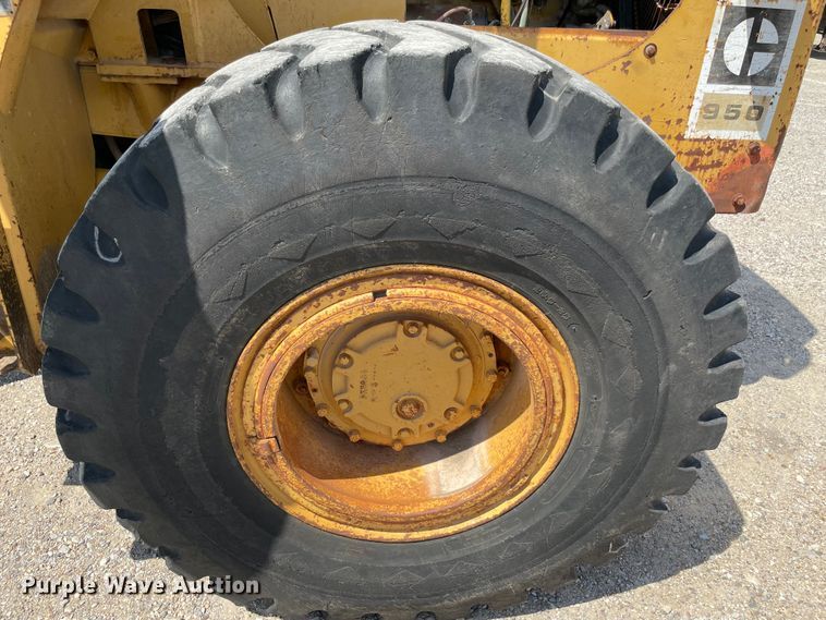 image for item MR9324 1972 Caterpillar 950  wheel loader