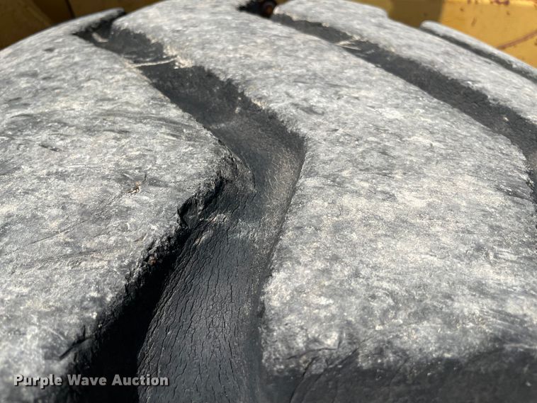 image for item MR9324 1972 Caterpillar 950  wheel loader