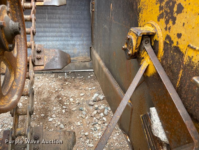 image for item MR9325 1977 Caterpillar 613B  elevating scraper