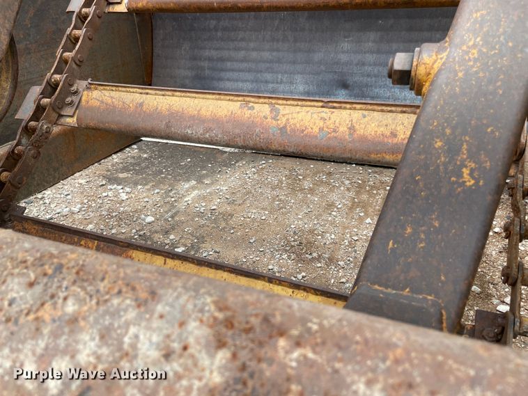 image for item MR9325 1977 Caterpillar 613B  elevating scraper