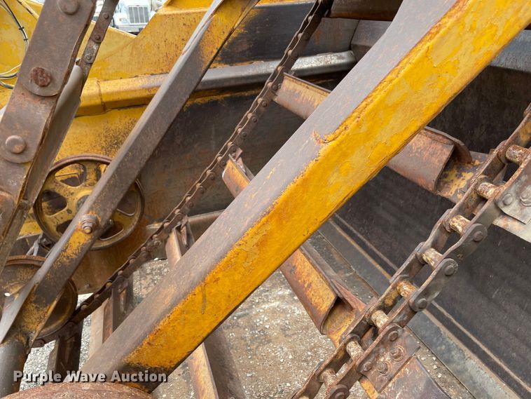 image for item MR9325 1977 Caterpillar 613B  elevating scraper