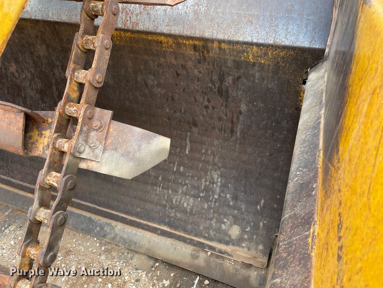 image for item MR9325 1977 Caterpillar 613B  elevating scraper