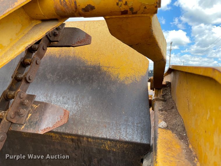 image for item MR9325 1977 Caterpillar 613B  elevating scraper