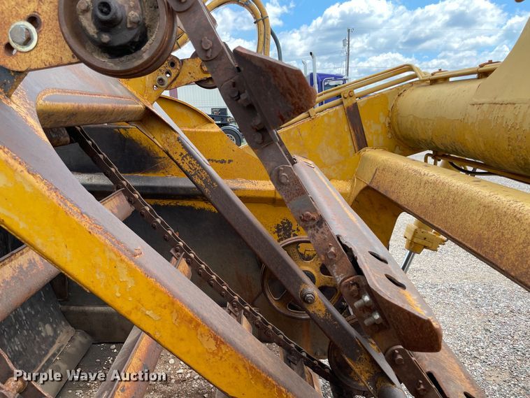 image for item MR9325 1977 Caterpillar 613B  elevating scraper