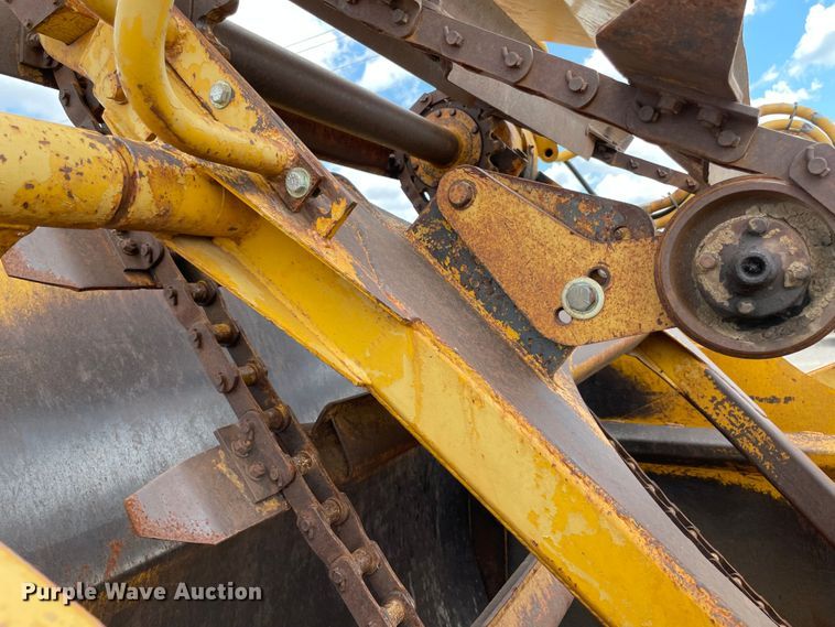 image for item MR9325 1977 Caterpillar 613B  elevating scraper