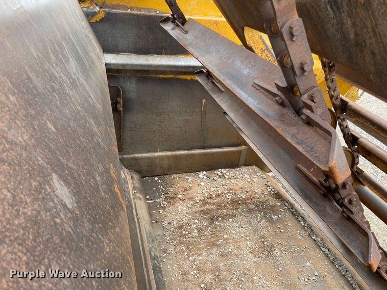 image for item MR9325 1977 Caterpillar 613B  elevating scraper