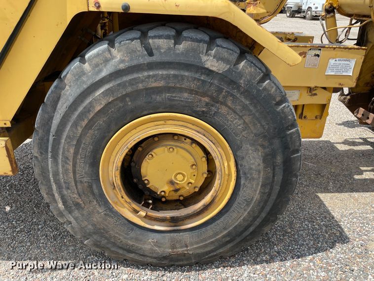 image for item MR9325 1977 Caterpillar 613B  elevating scraper