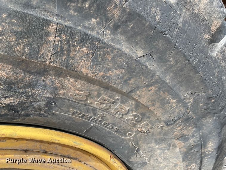 image for item MR9325 1977 Caterpillar 613B  elevating scraper