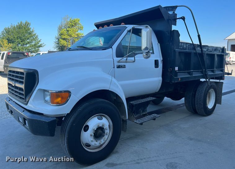 image for item MR9824 2000 Ford F750 Super Duty XL  dump truck