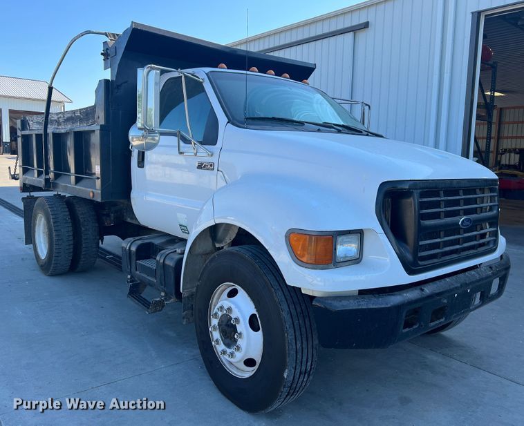 image for item MR9824 2000 Ford F750 Super Duty XL  dump truck