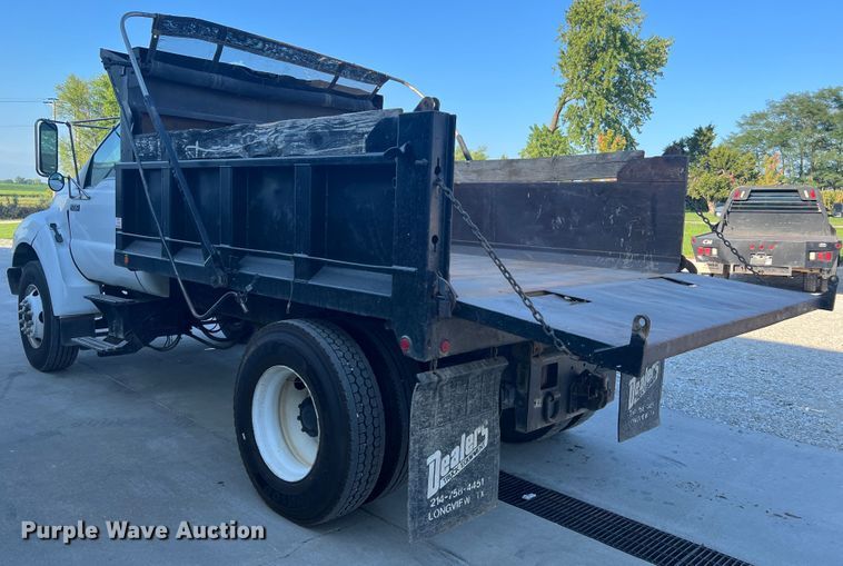 image for item MR9824 2000 Ford F750 Super Duty XL  dump truck