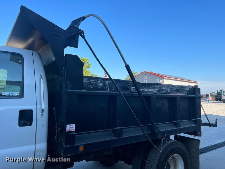 image for item MR9824 2000 Ford F750 Super Duty XL  dump truck