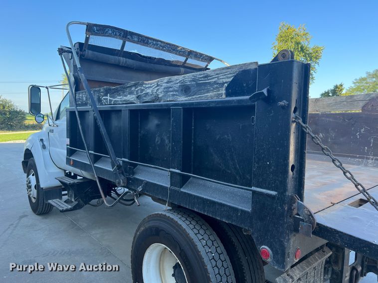 image for item MR9824 2000 Ford F750 Super Duty XL  dump truck