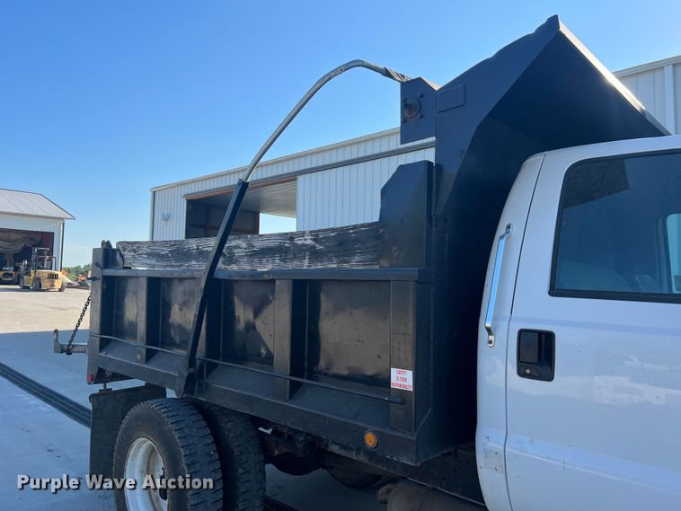 image for item MR9824 2000 Ford F750 Super Duty XL  dump truck