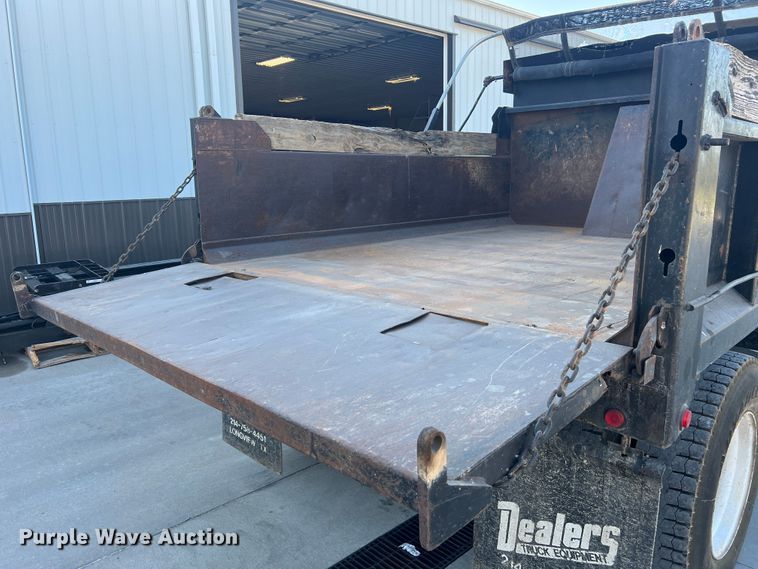 image for item MR9824 2000 Ford F750 Super Duty XL  dump truck