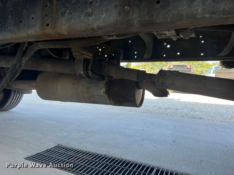 image for item MR9824 2000 Ford F750 Super Duty XL  dump truck