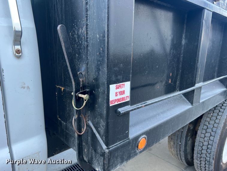 image for item MR9824 2000 Ford F750 Super Duty XL  dump truck