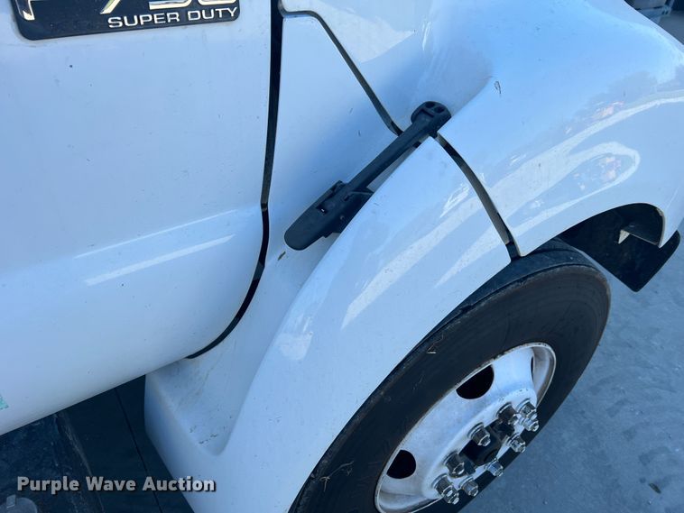 image for item MR9824 2000 Ford F750 Super Duty XL  dump truck