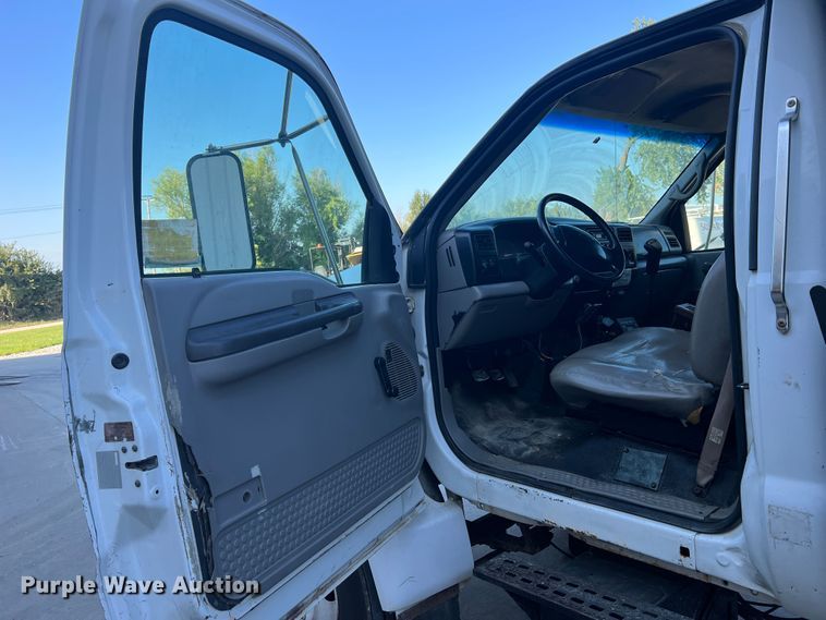 image for item MR9824 2000 Ford F750 Super Duty XL  dump truck