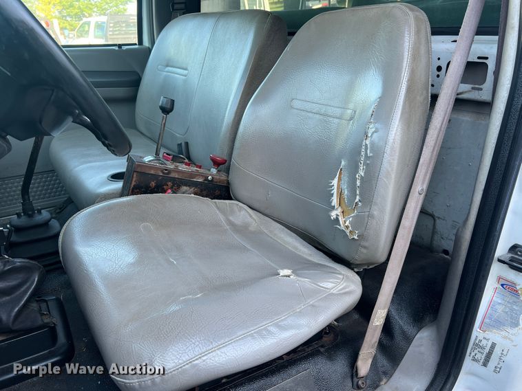 image for item MR9824 2000 Ford F750 Super Duty XL  dump truck