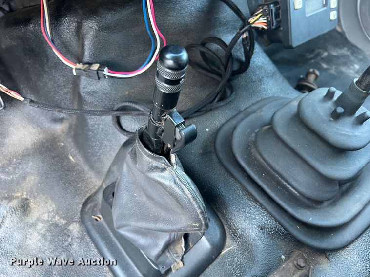 image for item MR9824 2000 Ford F750 Super Duty XL  dump truck