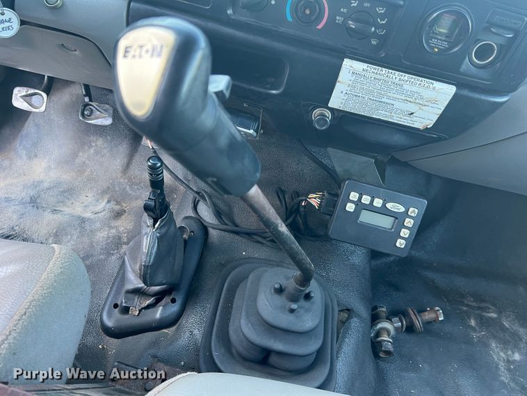 image for item MR9824 2000 Ford F750 Super Duty XL  dump truck