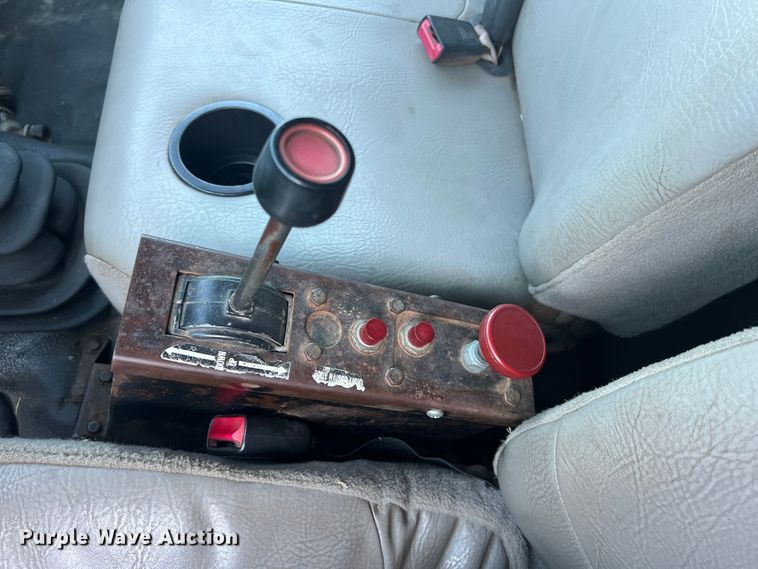 image for item MR9824 2000 Ford F750 Super Duty XL  dump truck